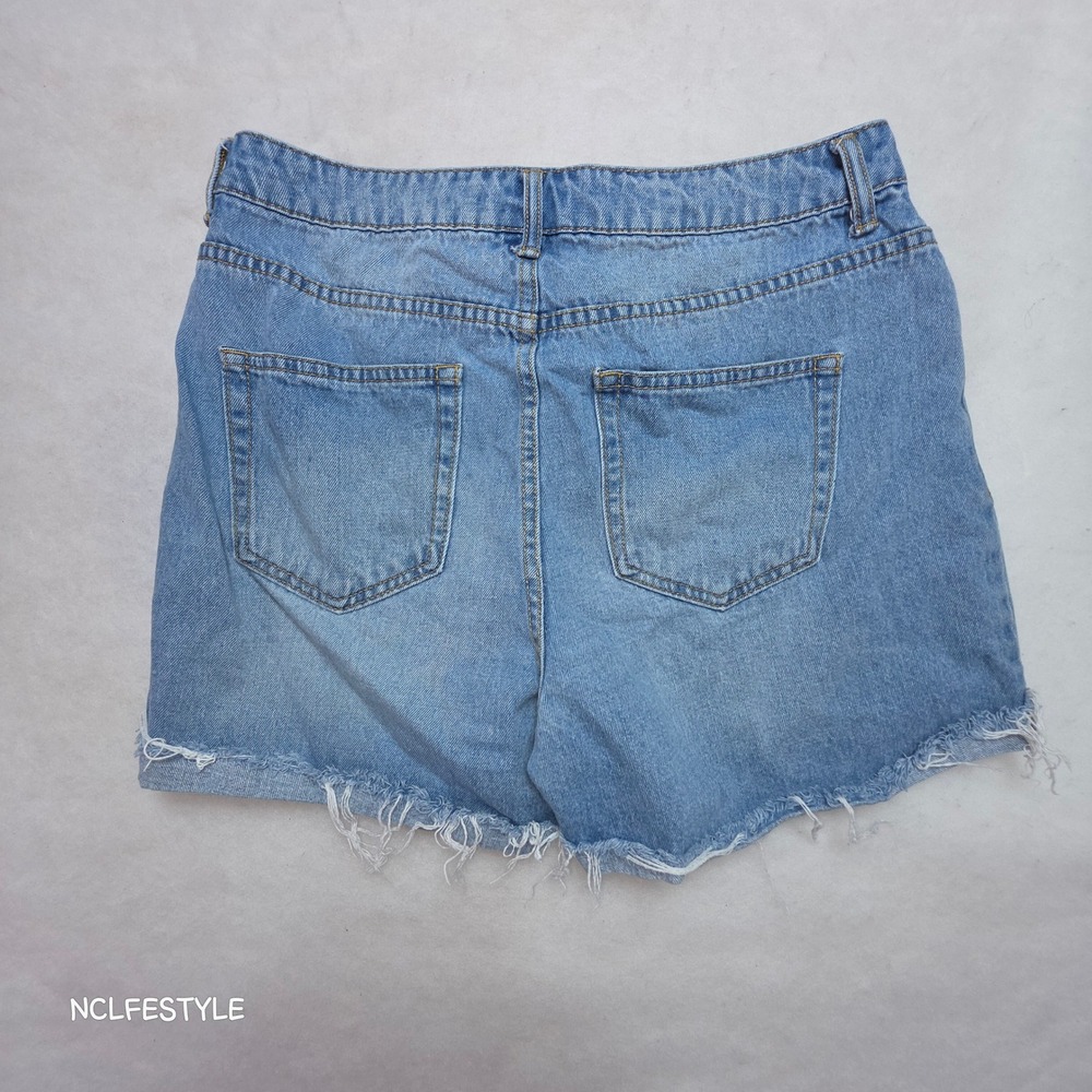 Forever 21 Womens High Waisted Denim Shorts Light Wash Frayed Hem Size 31 0225 - Picture 5 of 6